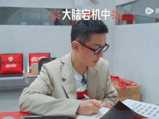 刘冲分房比刘星分饼还好笑《桃花坞》分房环节全是小心机，六人选2号楼，一女五男原本