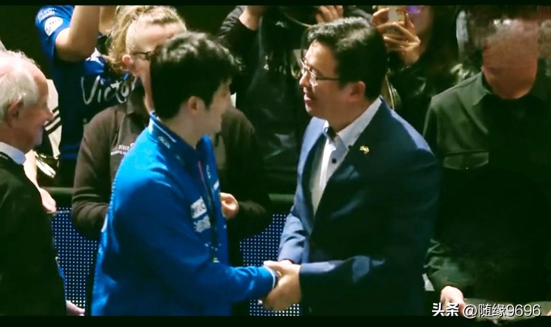 樊振东多次表示反对饭圈文化，樊振东的球迷是真正喜欢中国乒乓球的，他有球迷，但没有