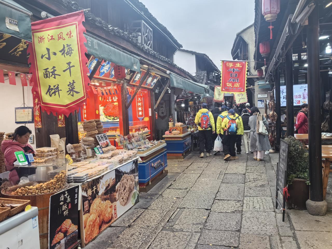 【热评】送它上感动中国吧
小吃街不约而同换上同一个收款码

当福建师大旁的小吃街