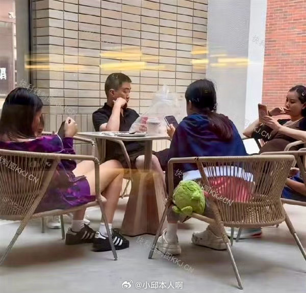 什么什么？李想迎来6娃！理想Mega一家6口刚刚好，你们说呢？曝理想CEO李想将