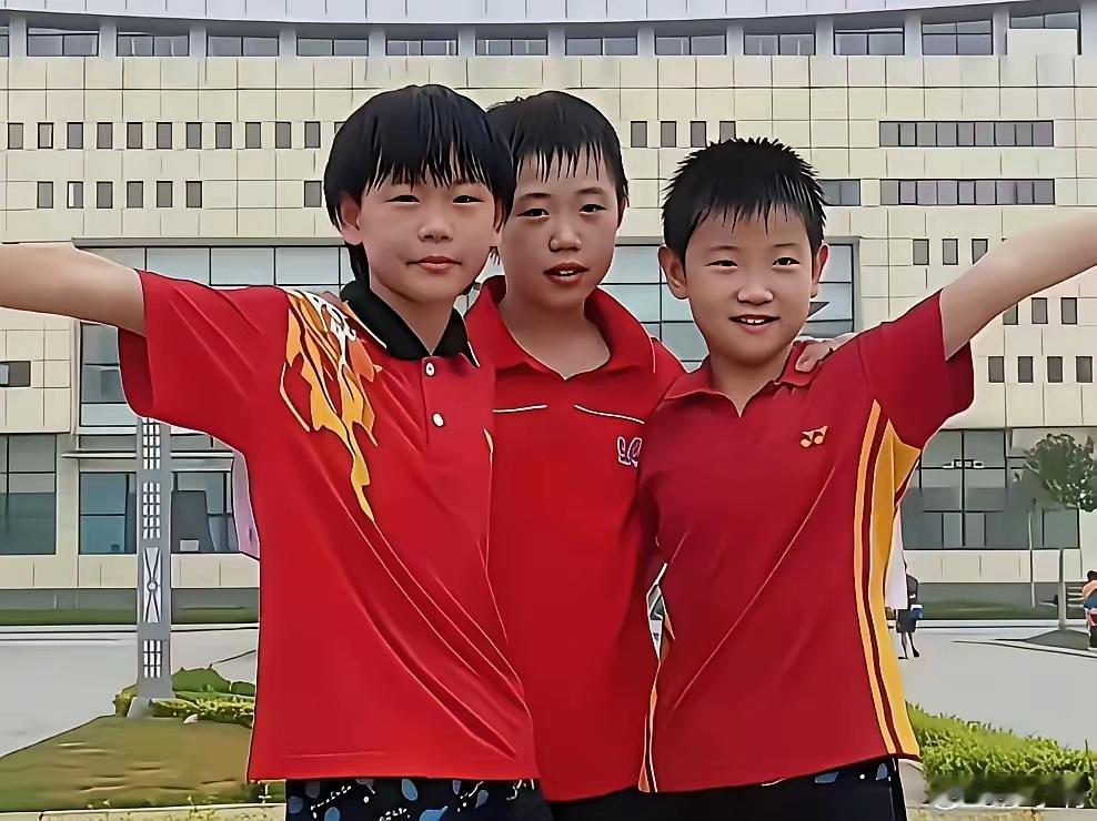 孙颖莎晒照总结世乒赛这三个孩子里面出了一个世界冠军，知道是谁吗？ 