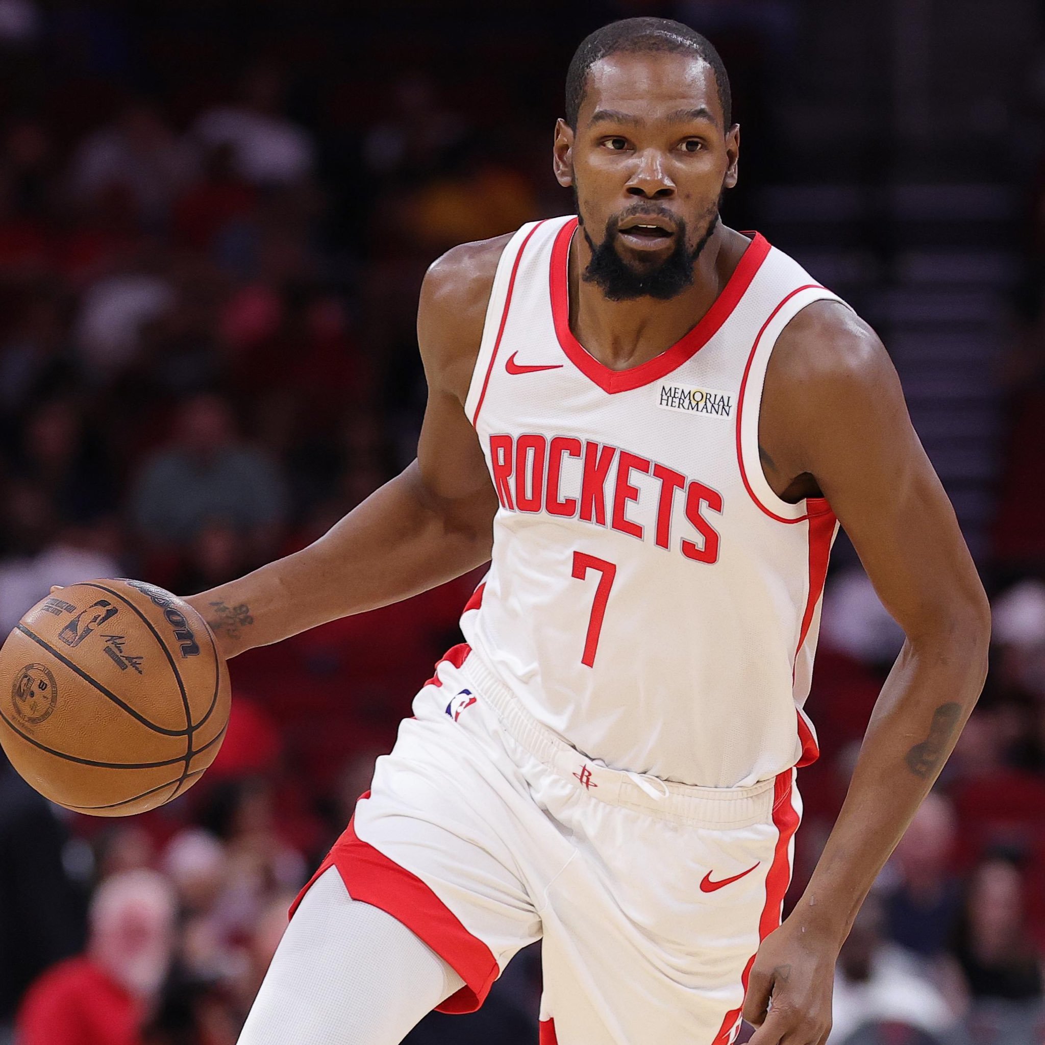 记者：“你怎么看待他们对哈达威￼吹的那个犯规？”杜兰特￼：“我当时背对着，我在盯