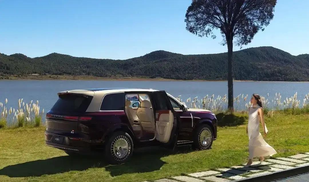 岚图泰山以科技铸豪华，定义大六座SUV新标杆

当智能科技与豪华舒适完成深度融合