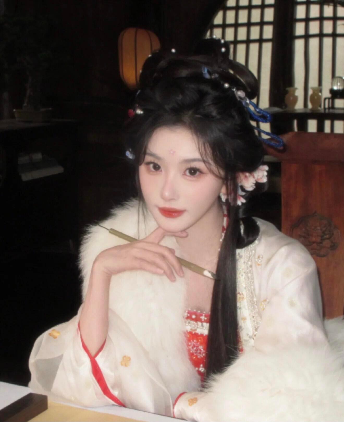 俞浅浅穿越女逆袭俞浅浅穿越女的自救俞浅浅真的太飒了！穿越过来一路被打压，独自生子