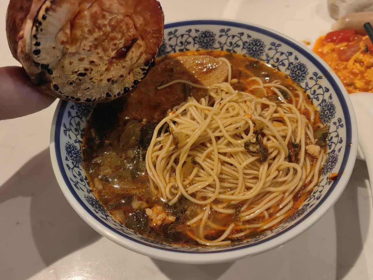 沪上酒店的早餐。面一般，红薯不错。