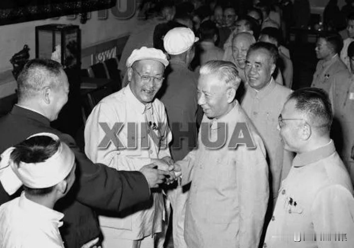1960年6月，全国教育和文化、卫生、体育、新闻方面社会主义建设先进单位和先进工