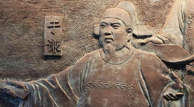 1457年，朱祁钰病死。朱祁镇指着一群哭哭啼啼的弟媳，大吼：“全部给朕拉去殉葬！