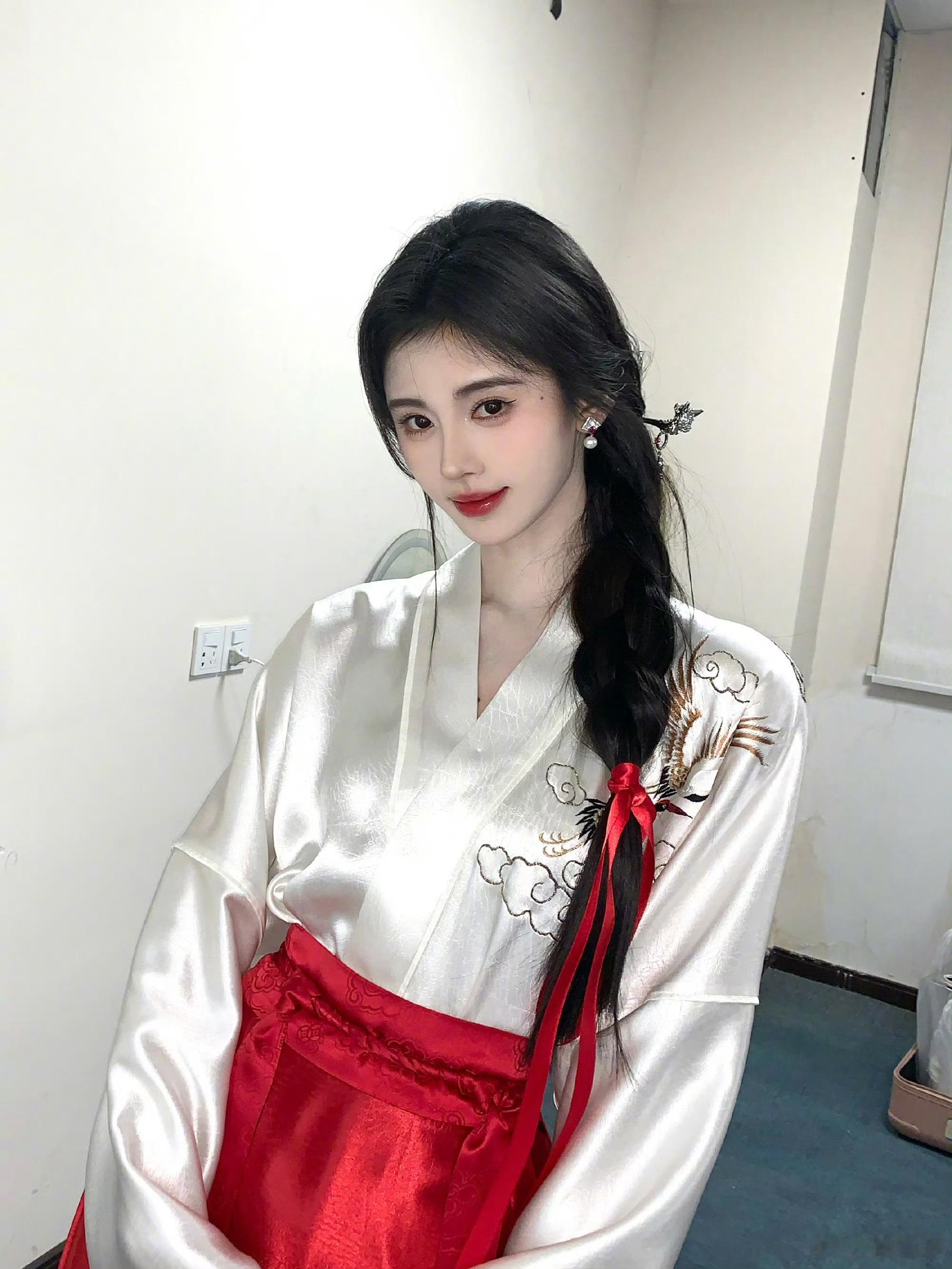 jjy鞠婧祎阿黛jjy鞠婧祎来战我愿把爱写成专辑 以你为题*^o^*