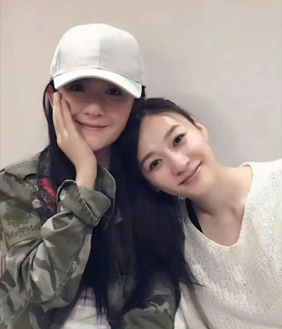 李小冉祝今晚乘风姐姐鸟巢团建开心李小冉遗憾没能去鸟巢和乘风姐姐们团建，还暖心祝福