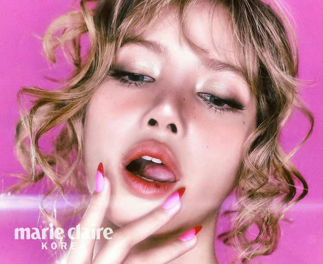 刚开完会，发觉Marie Claire Korea IG更新了好巧，刚一起开会的