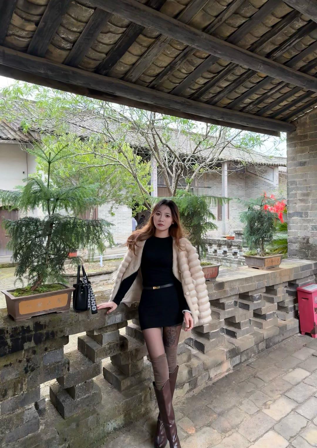 又纯又欲的女生，究竟有多招人喜欢为什么靴子外面要搭配过膝袜