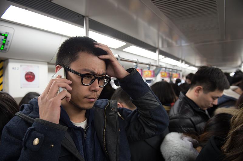 之前一直图省事，陌生骚扰电话打进来就把手机往边上一扔，任由它响够几十秒自动断，总