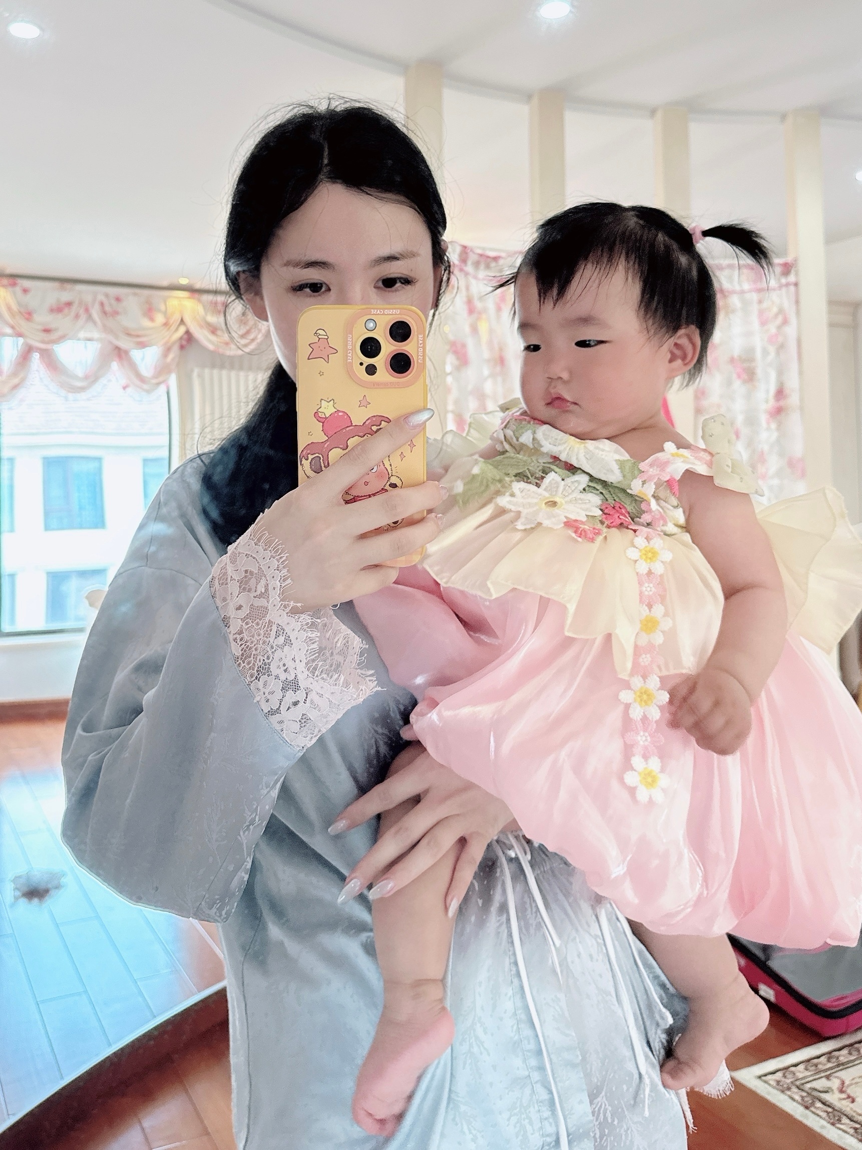 没有任何一个妈妈逃的过抱孩子盆骨前倾的ps：小🥣的舌头也是尖尖de大绾的也是完