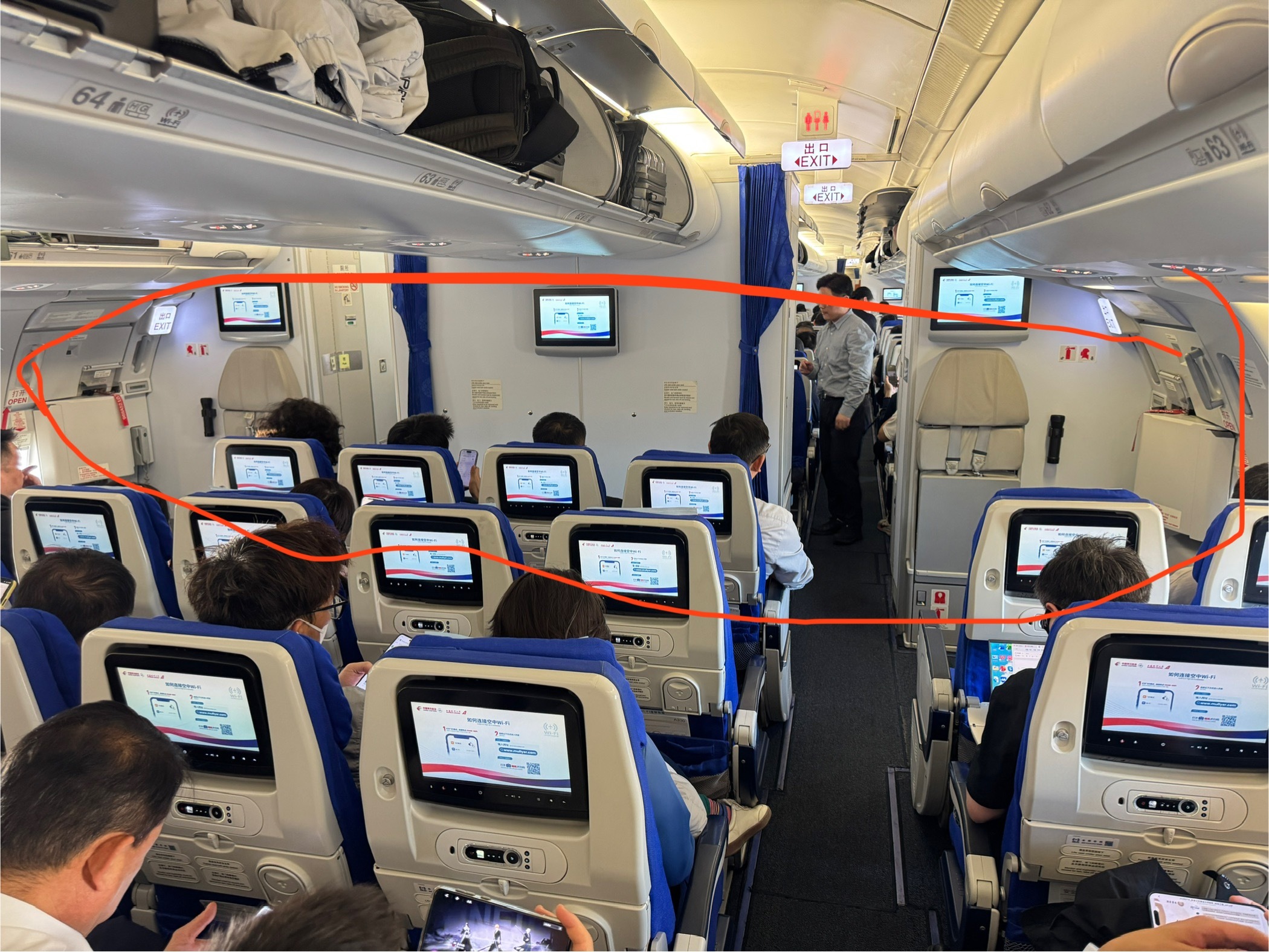 第一次带婴儿坐飞机，发现不能提前在网上值机，只能到机场选座，提前俩小时来都没啥好