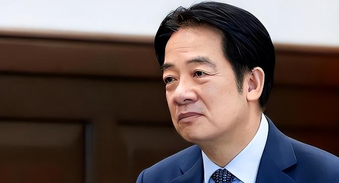 这两天，岛内彻底炸锅了。一群平时在镜头前耀武扬威的政客，现在犹如热锅上的蚂蚁。他