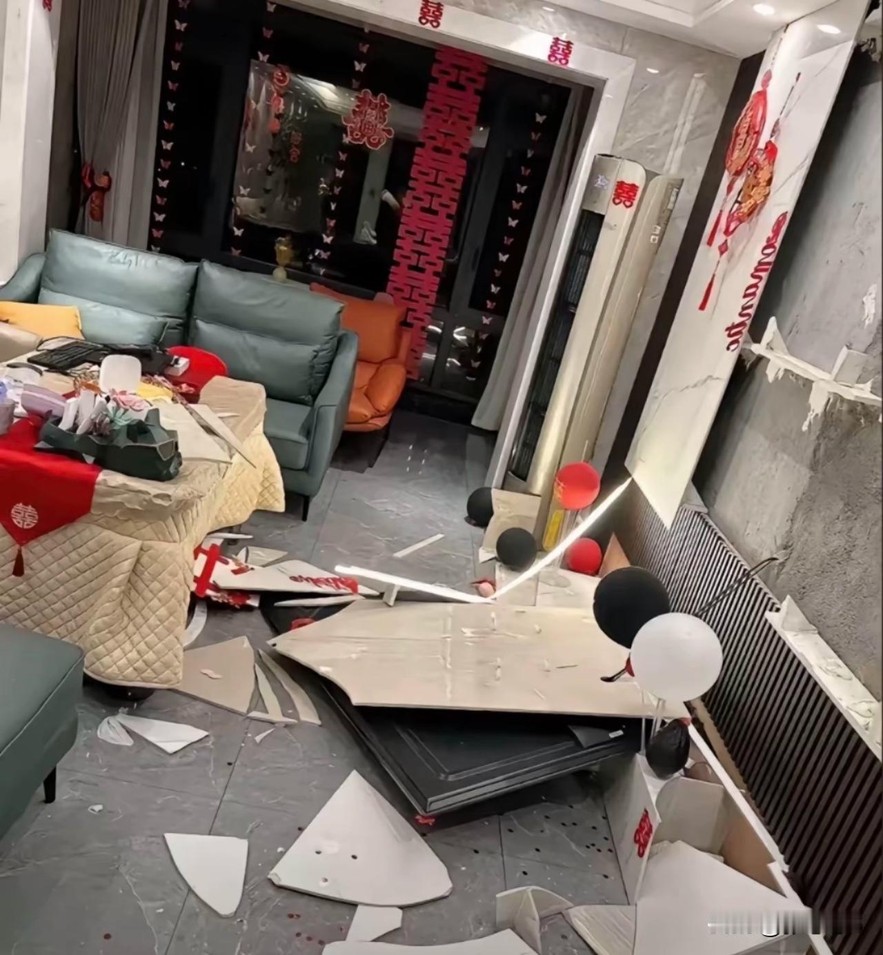 你一年了才回家来，过年就为了一点小事，把家就摔成这样，这日子该怎么过啊？