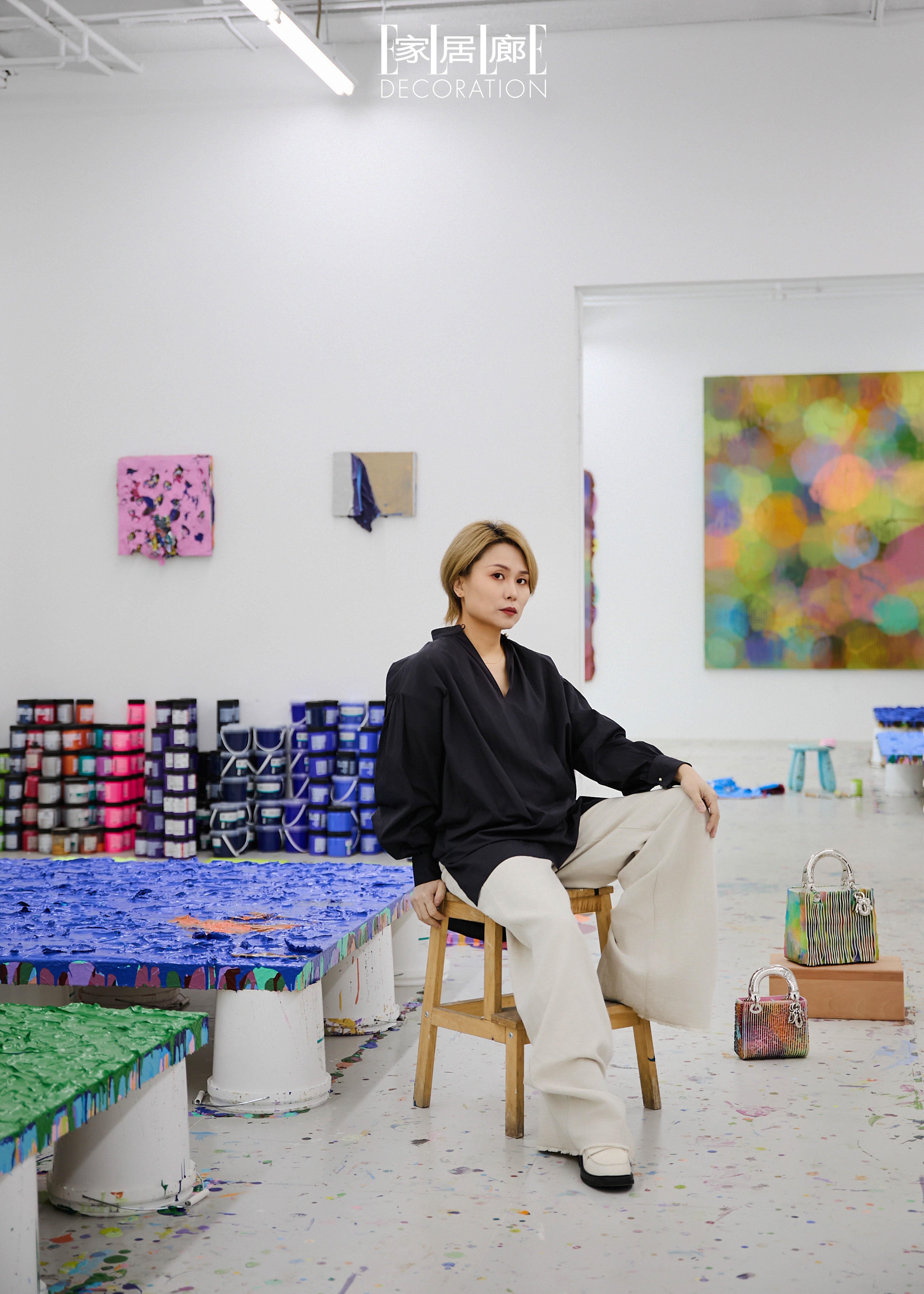 鞠婷刻刀下的温柔叙事与暴烈美学。推开鞠婷工作室的大门，就像一下子踏进了...