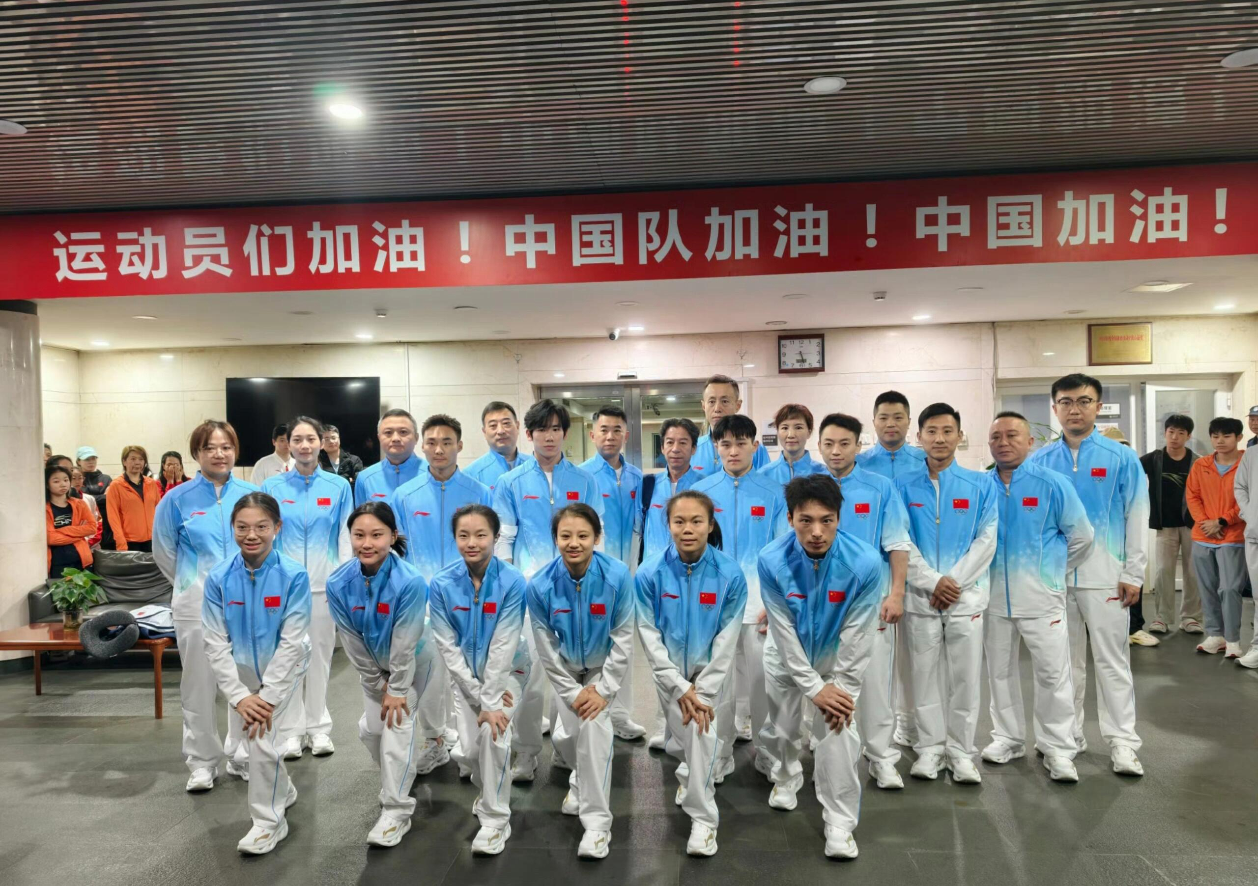 中国体操队仍未登船 11点抵达名古屋的中国体操队，遭遇接近7小时的机场滞留，21
