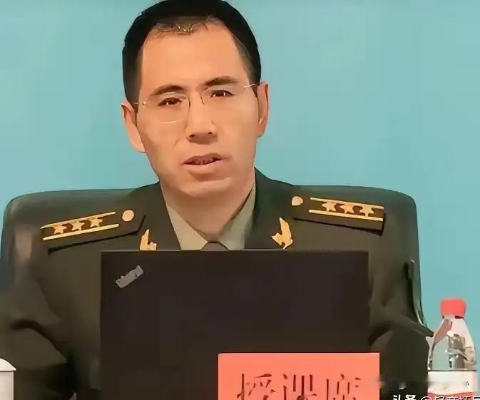 内蒙古大龄光棍领养两月弃婴，倾尽所有苦熬二十年将其培育成才，小伙晋升武警上校、攻