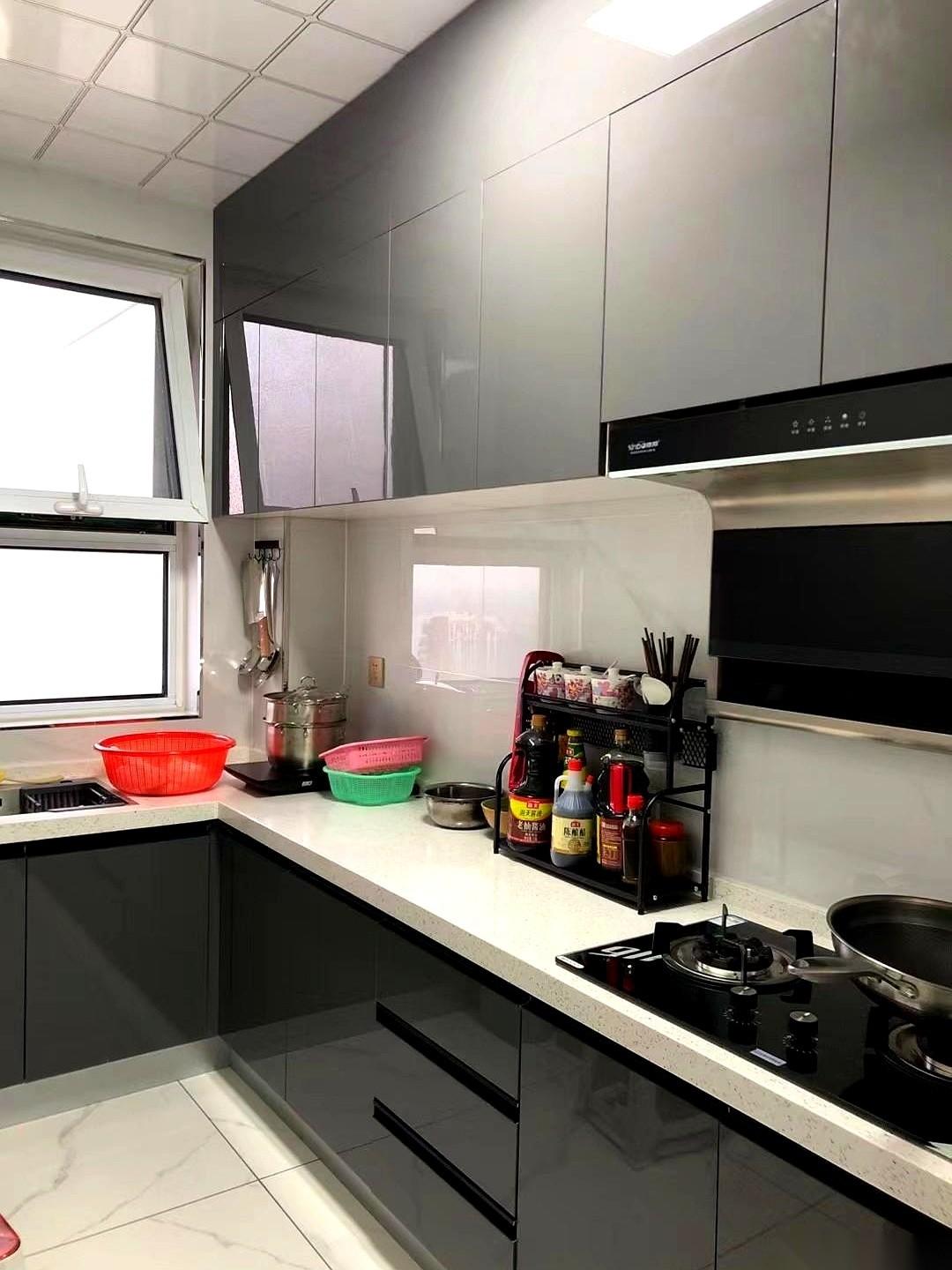 终于，把最后一摊不属于我家孩子的尿，从卧室地板上擦干净了。
那一刻我突然想通了。