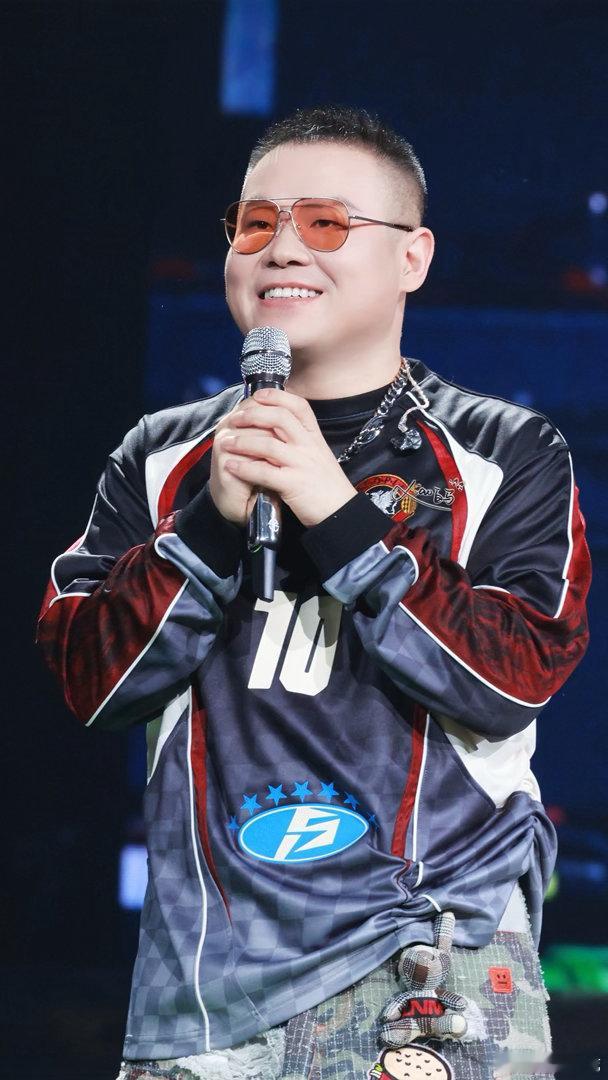 岳云鹏夸烧饼演技岳云鹏夸低智商犯罪烧饼演技🕺相声人的跨界浪漫，用舞台功底赋能影