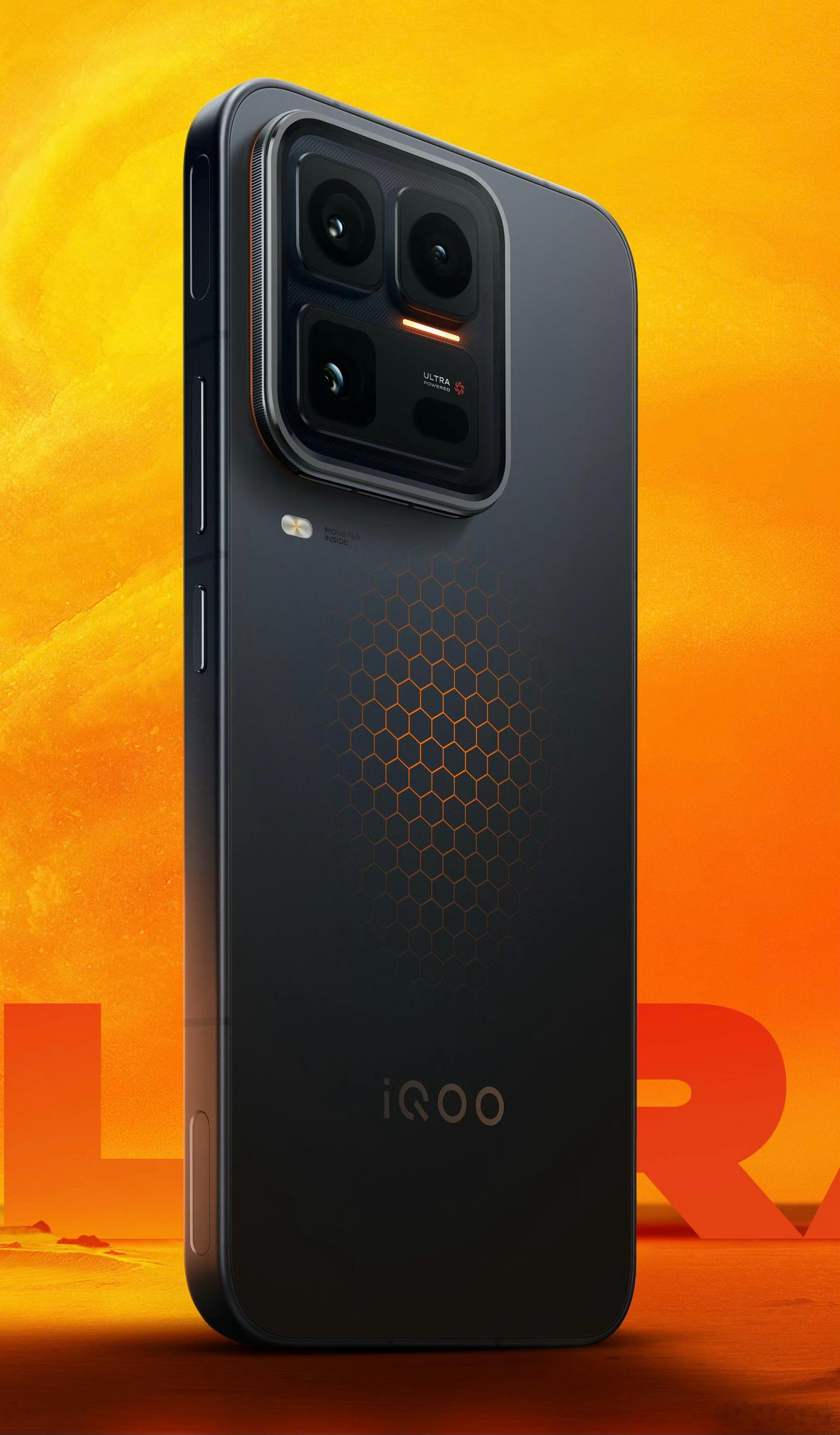 图1-2：iQOO 13图3-4：iQOO 15 Ultra以你的审美，哪款手机