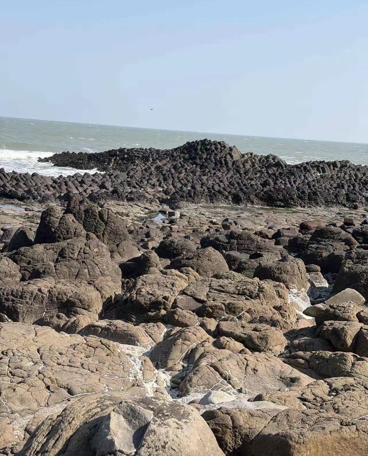 一位经济学家说了一段非常有道理的话：“一旦发生战争，银行的存款大概就没有了。历史