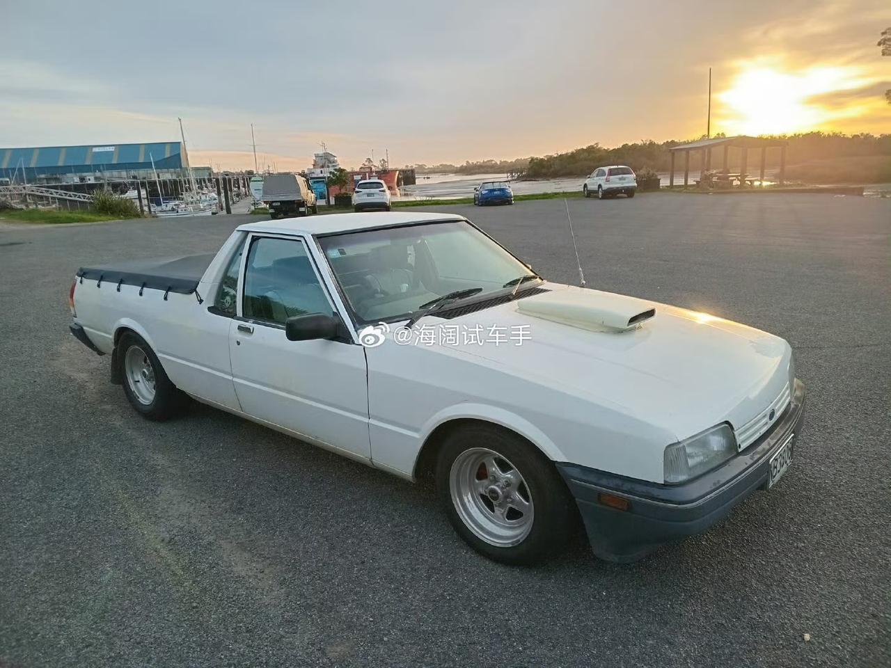猎鹰皮卡~~~这是1986年在新西兰上的牌，装备了5.0V8汽油引擎，说是装了差