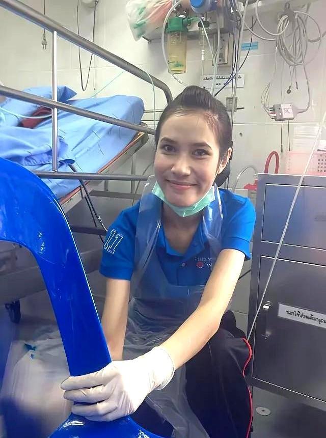 你做初一，我做十五。

这句话是在建议诗妮娜下次参加泰国马拉松时，穿中国运动品牌