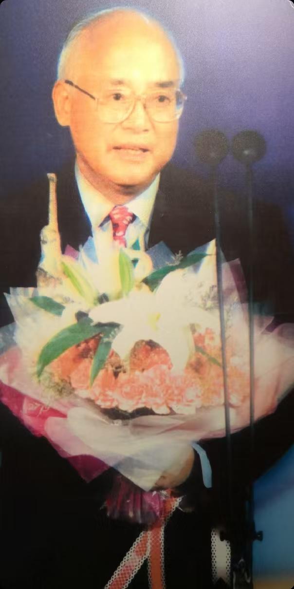 何振梁被袁伟民批“不听招呼”，可谁在妖魔化谁



青年时期的何振梁，曾多次在周