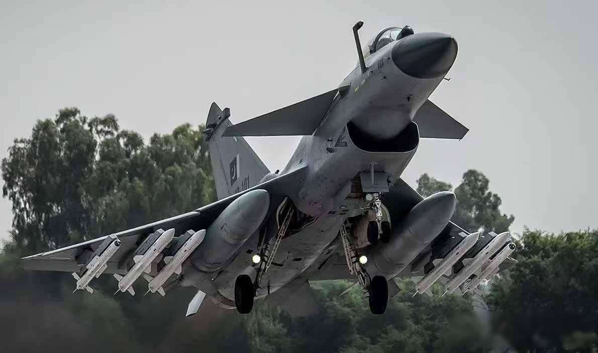 沙特防空频频失守，伊朗无人机持续侵袭，巴铁战机成救命稻草？

最近沙特的日子挺难