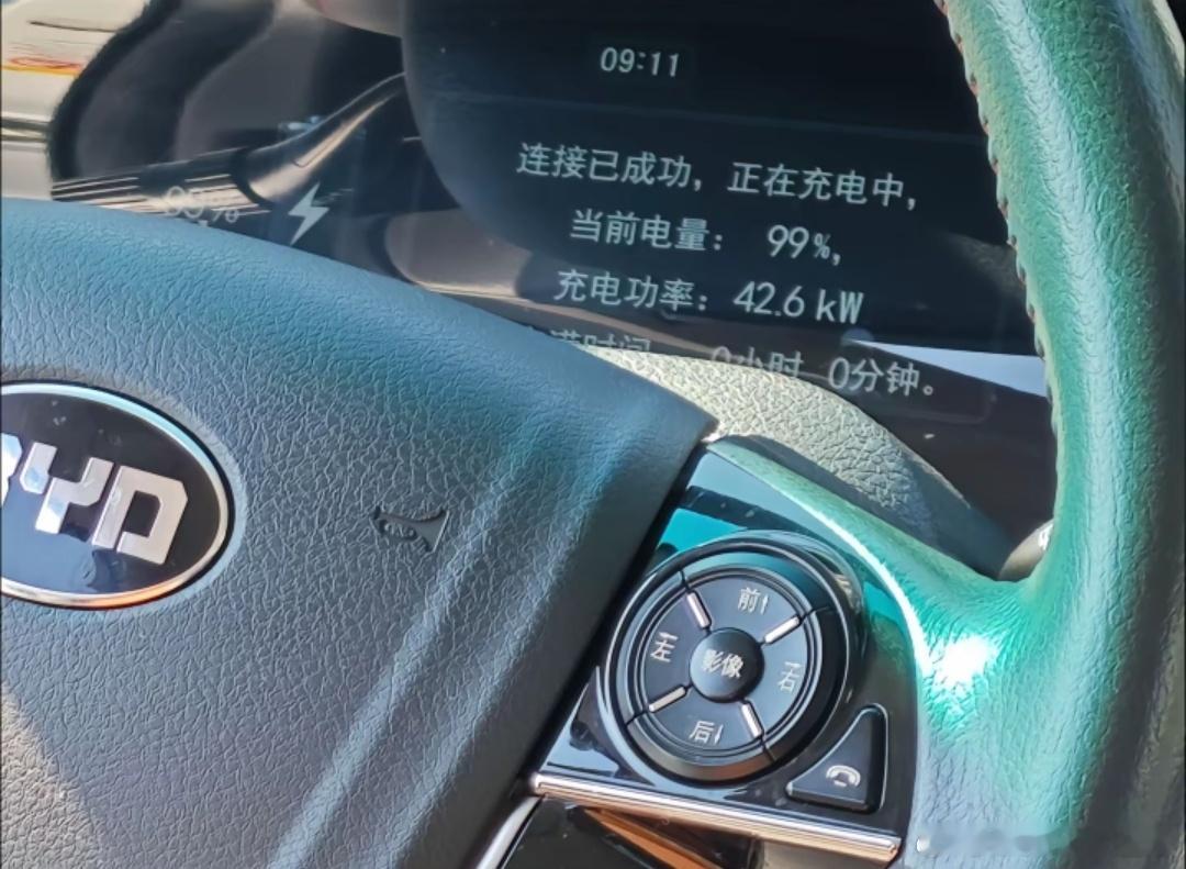 疑似8年前的秦EV300就已经有末端快充了[doge]#比亚迪秦##汽车资讯##