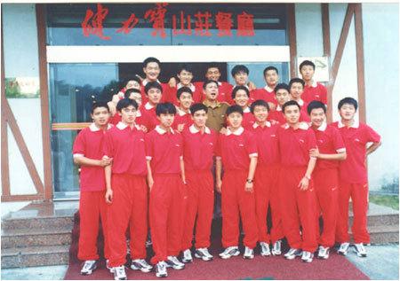 健力宝青年队，一张罕见的留影，这张照片拍摄于90年代中期，地点在广东三水健力宝山