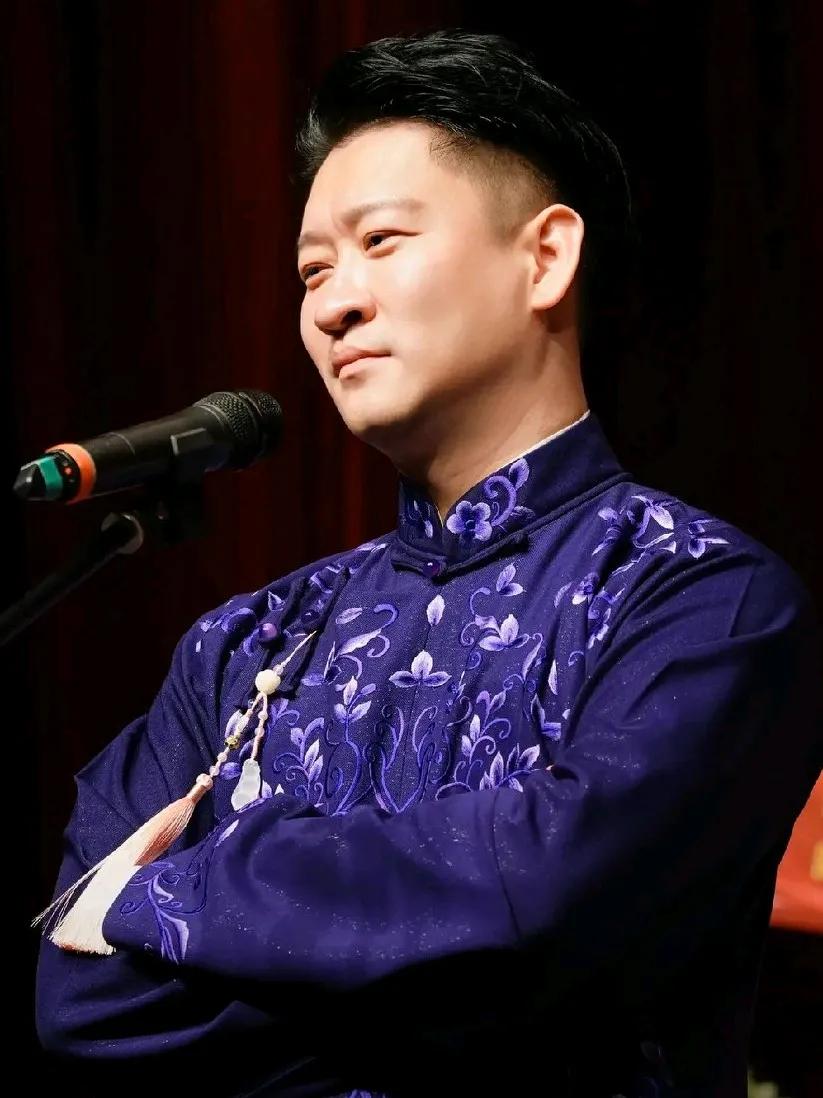 曹云金不服德云社烧饼！昨天曹云金和德云社的烧饼同时在上海演出，结果烧饼竟然碾压曹