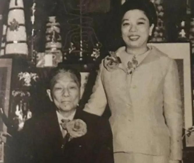 四川军阀杨森，90岁仍能纳妾生子，有12位姨太太。

民国四川军阀杨森，一生最让