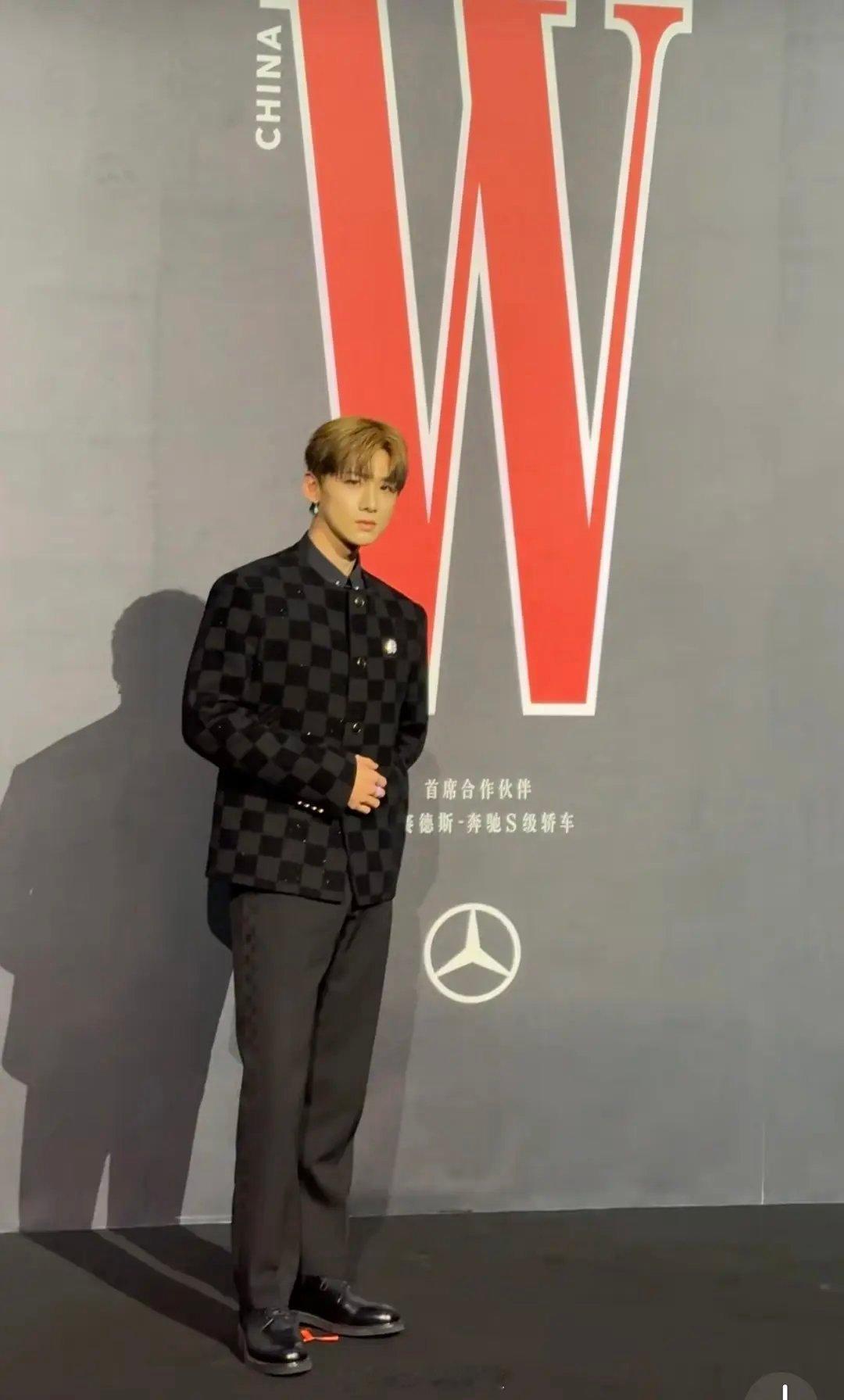 w盛典男明星红毯造型一览白敬亭，井柏然，刘昊然，龚俊，侯明昊，米卡，檀健次，张康