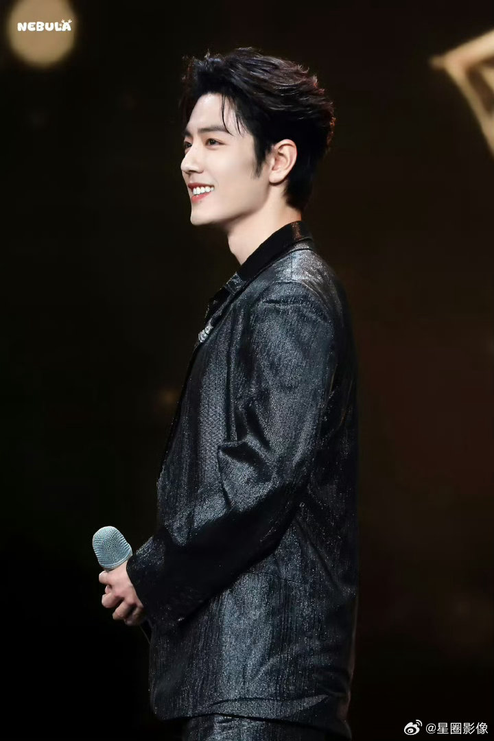 愚人节站姐团建站姐团建 刷到一些别家站姐发的肖战。都是大场面的哟 