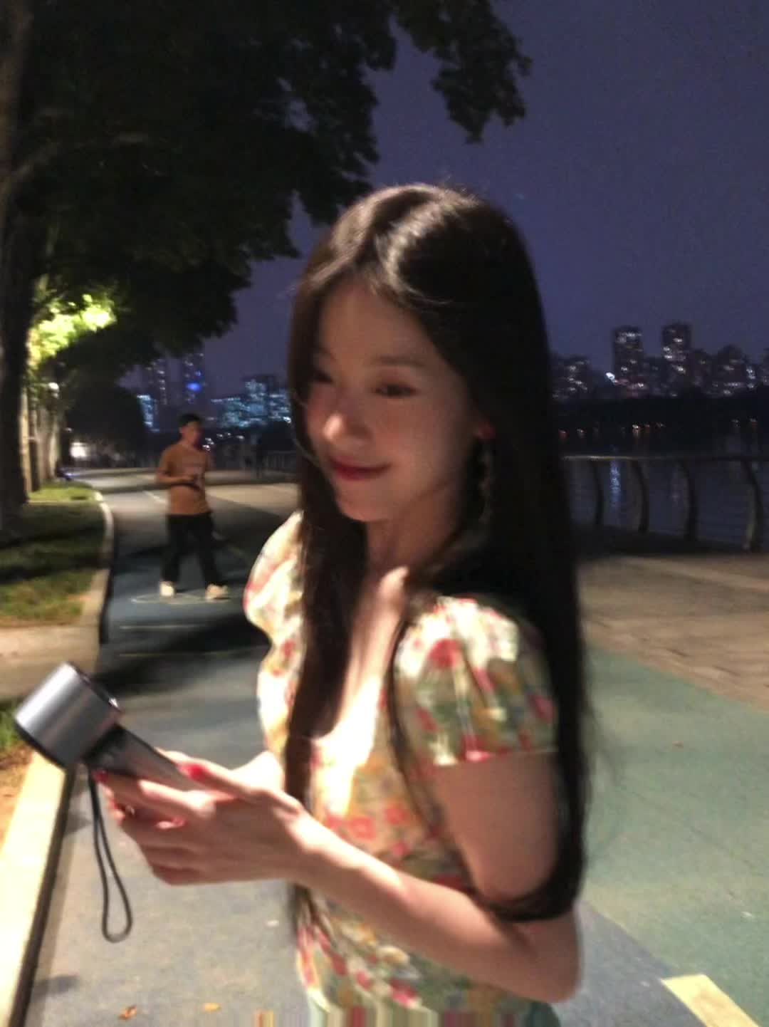 路灯晚风我和你