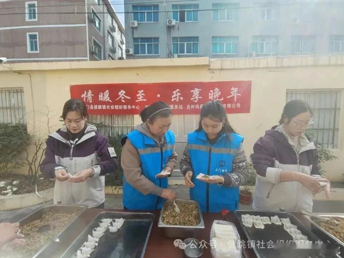 台州三门冬日暖宴串起团圆温情台州三门冬日暖宴开席！佳肴飘香聚邻里，欢声笑语串团圆