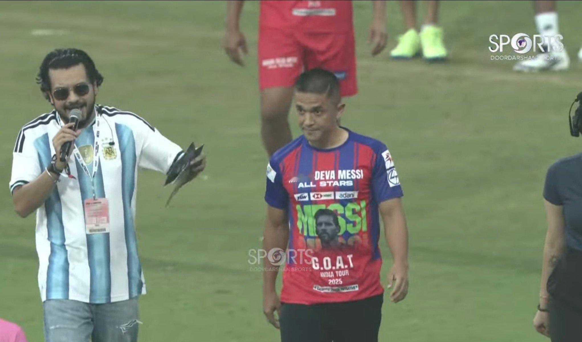 印度足球传奇苏尼尔·切特里这不是来了吗！！此前有媒体报道切特里拒绝与梅西会面！梅