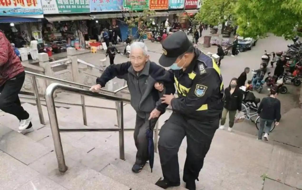 “不能判刑，那就高额罚款！”中国人民公安大学李玫瑾教授建议，凡是扶了老人被要求天