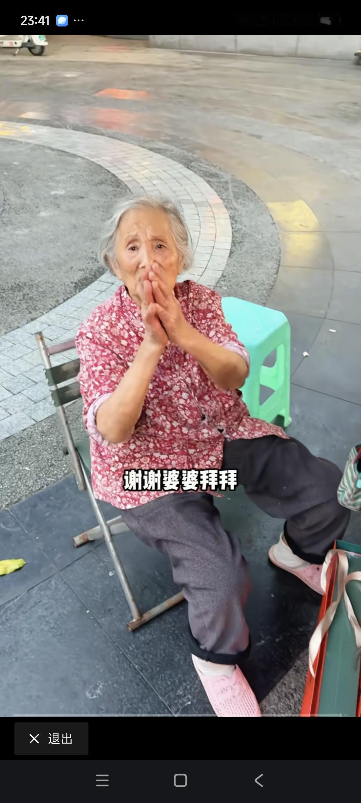 其实蛋烘糕婆婆也不容易，大家就别再去逗她了。感觉大家都是故意去逗她玩儿的，网红为