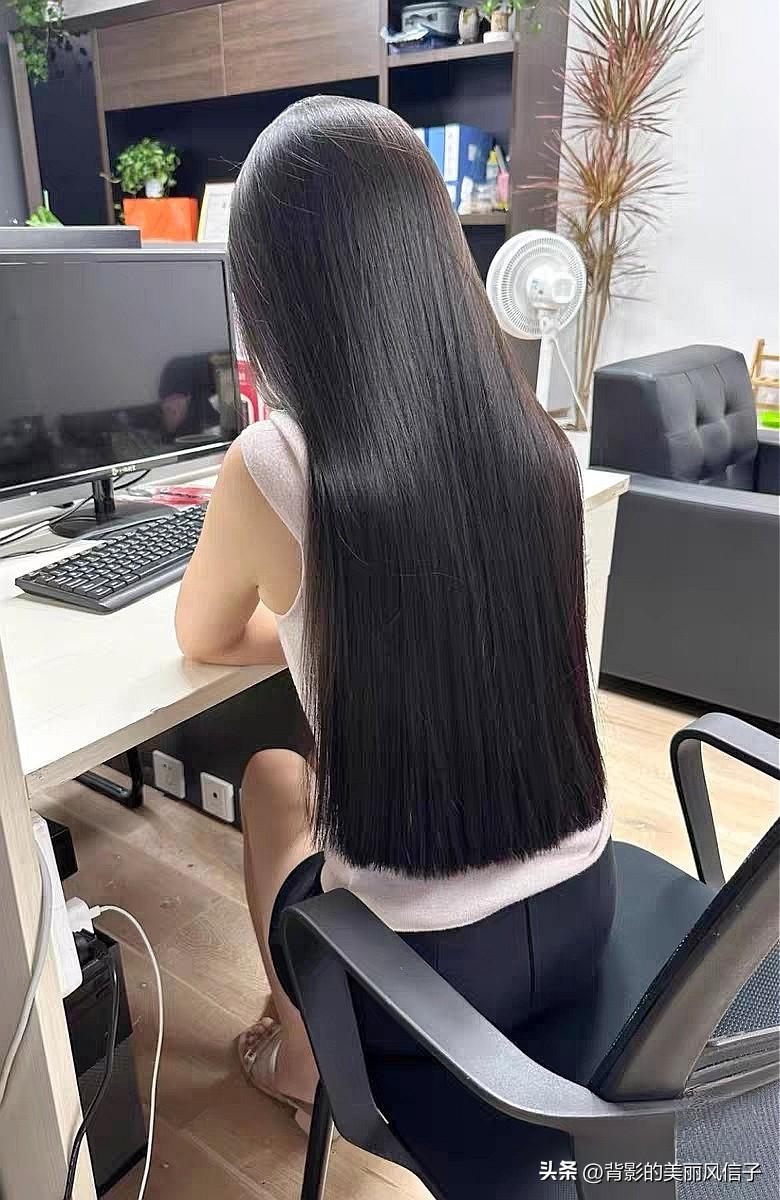 长发飘飘，心随影动。