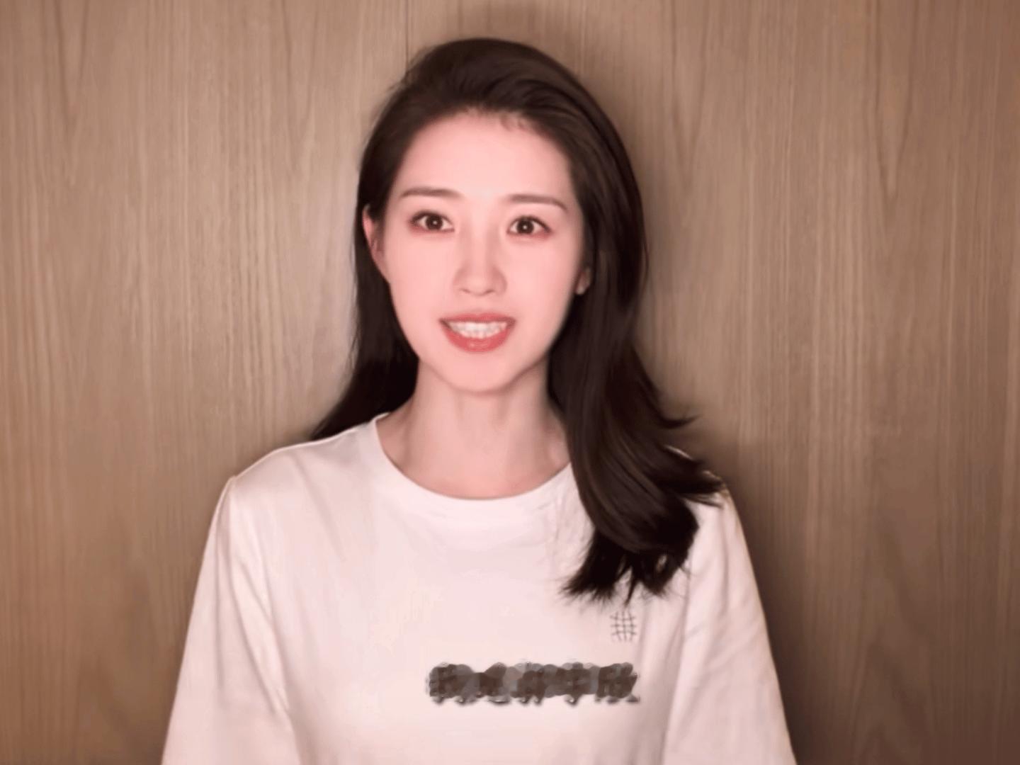 看了中戏招生宣传 再看新的营业 现在这个上镜状态刚刚好 苏晚青就这样美美嘟