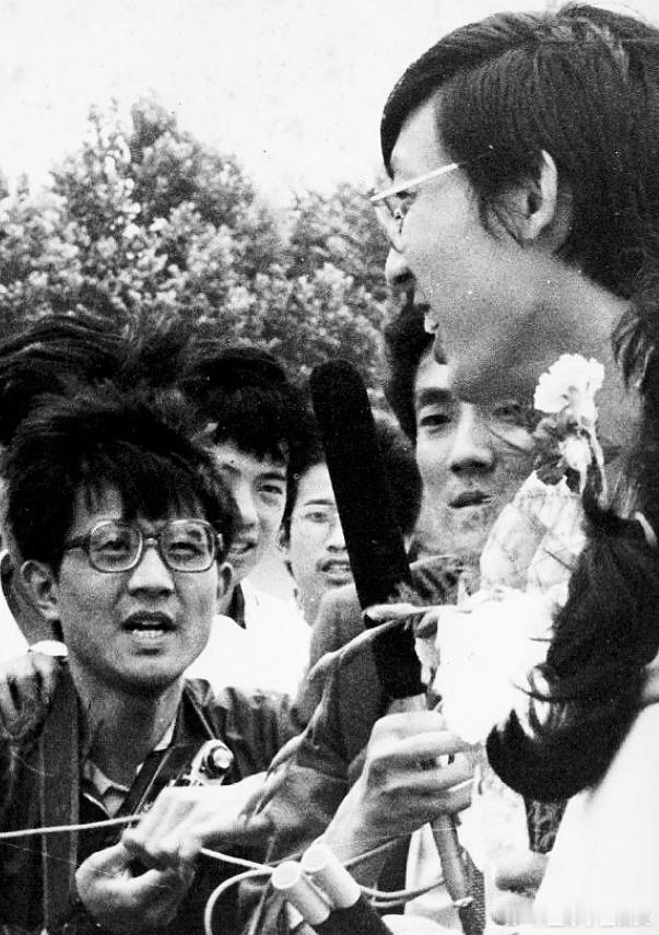 篮球捡史 1984年10月13日，第10届女篮亚锦赛在上海举行开幕式（图1）。拍