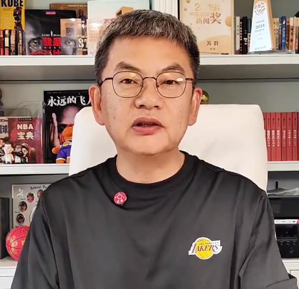 上海队缺少两个大外援情况下取得开门红赢下广厦队，看看赛后著名篮球评论人苏群是怎么