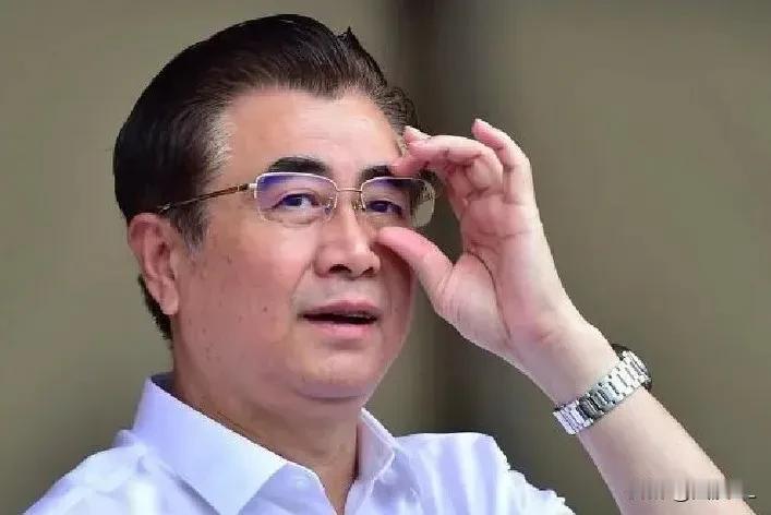 还等啥呢？足协能不能提高点办事效率？毕竟3月份就要迎来更重要的世预赛，学学阿曼，