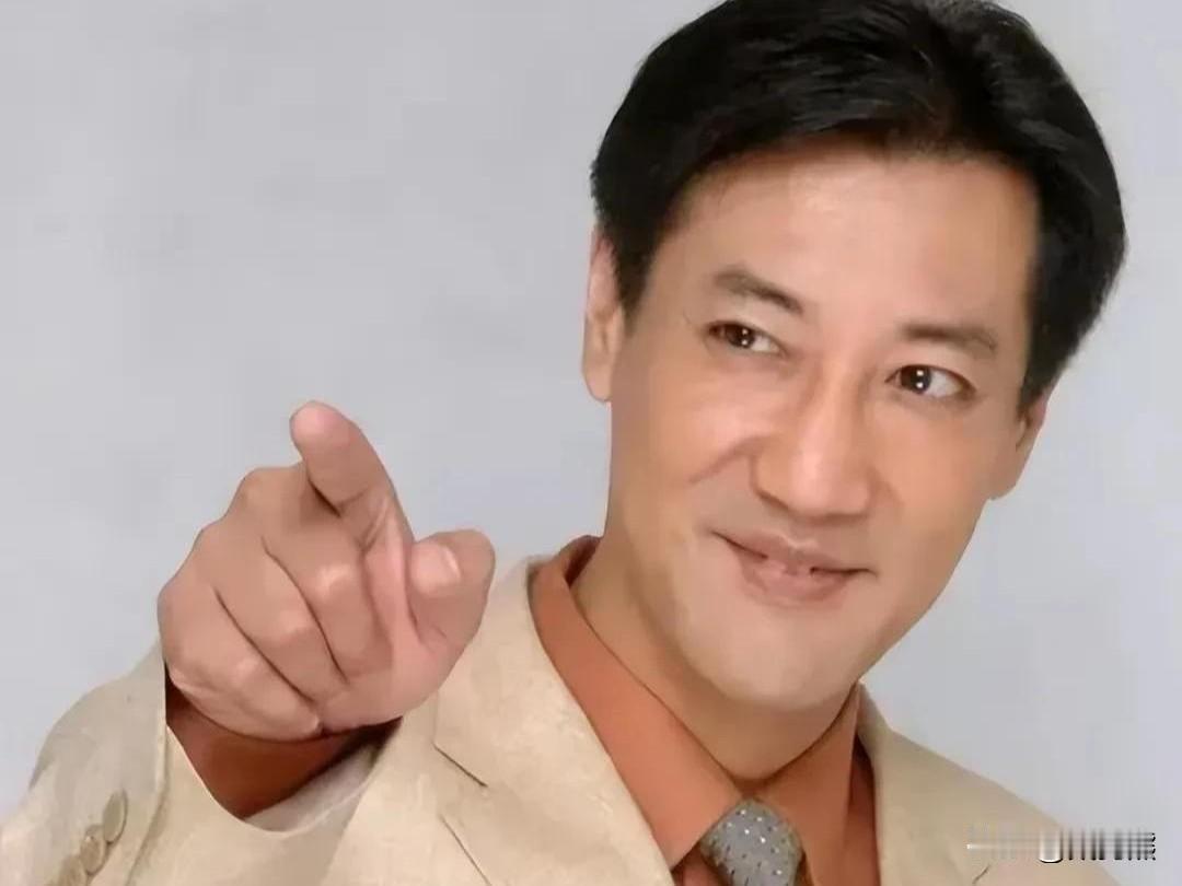 巴图的堂叔英壮，是一名演员，毕业于北京大学物理系。今年62岁，出生北京一个充满文