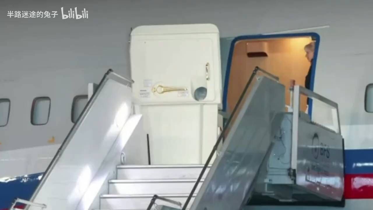 普京抵达印度，出席第18届金砖峰会