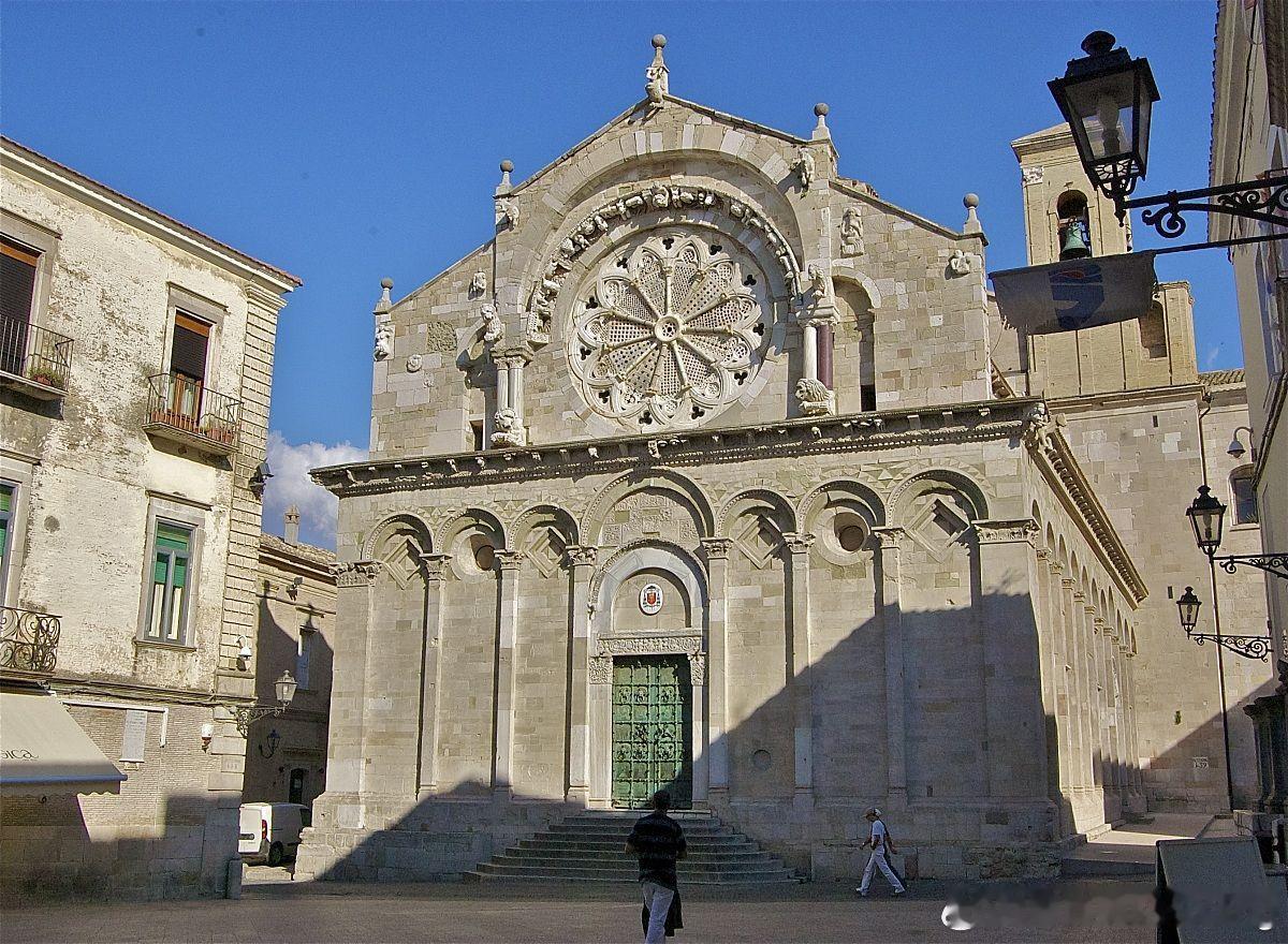 # 罗马式时期艺术  ROMANESQUE # 托罗亚主教座堂位于意大利阿普利亚